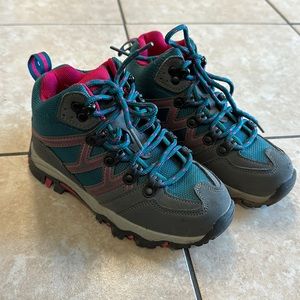 Kids hiking boots